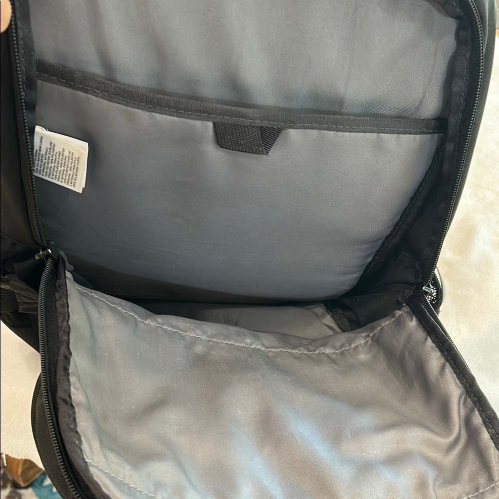 The North Face Vault Black Backpack - Picture 8 of 10